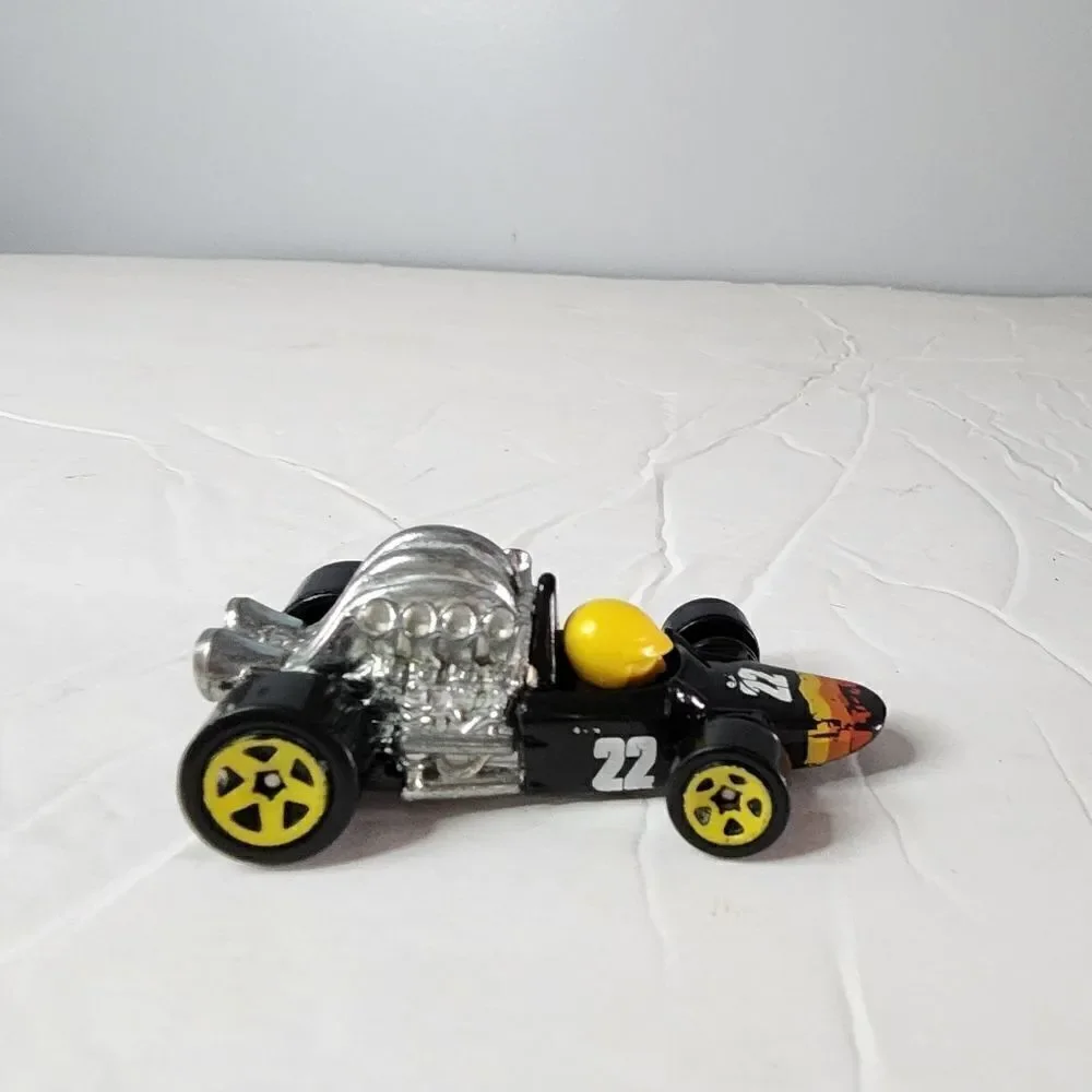 Hot Wheels Head Starter black number 22